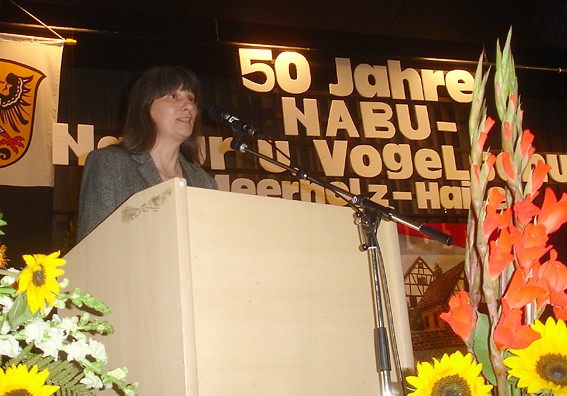 Sibylle Winkel gratulierte im Namen des NABU-Kreisverbandes; Foto: NABU/S.Winkel