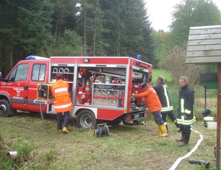 Wasser marsch - Die Feuerwehr Marborn im Einsatz (Foto Sibylle Winkel)